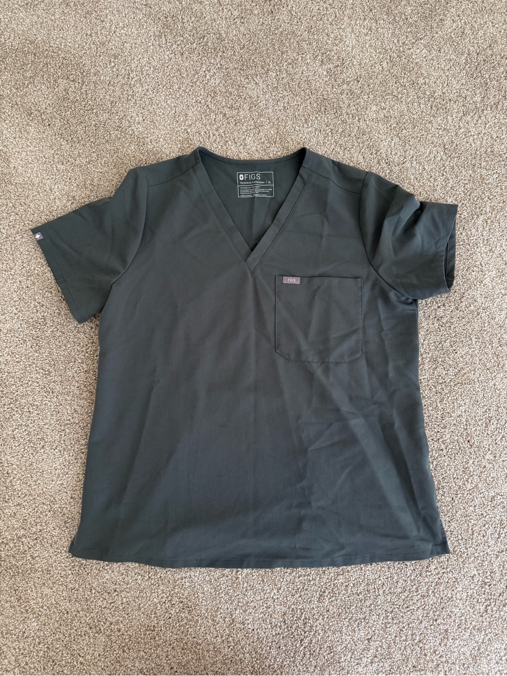 Figs women’s one pocket scrub top in bonsai